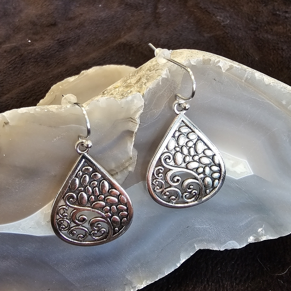 💥4 for $25💥 Silvertone Drop Earrings